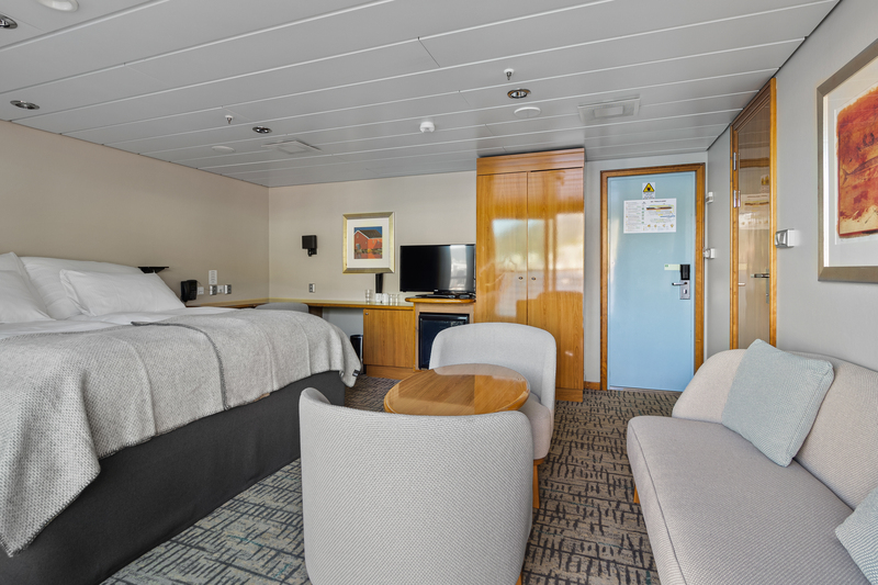 Expedition Suite | Suite on middle deck with balcony